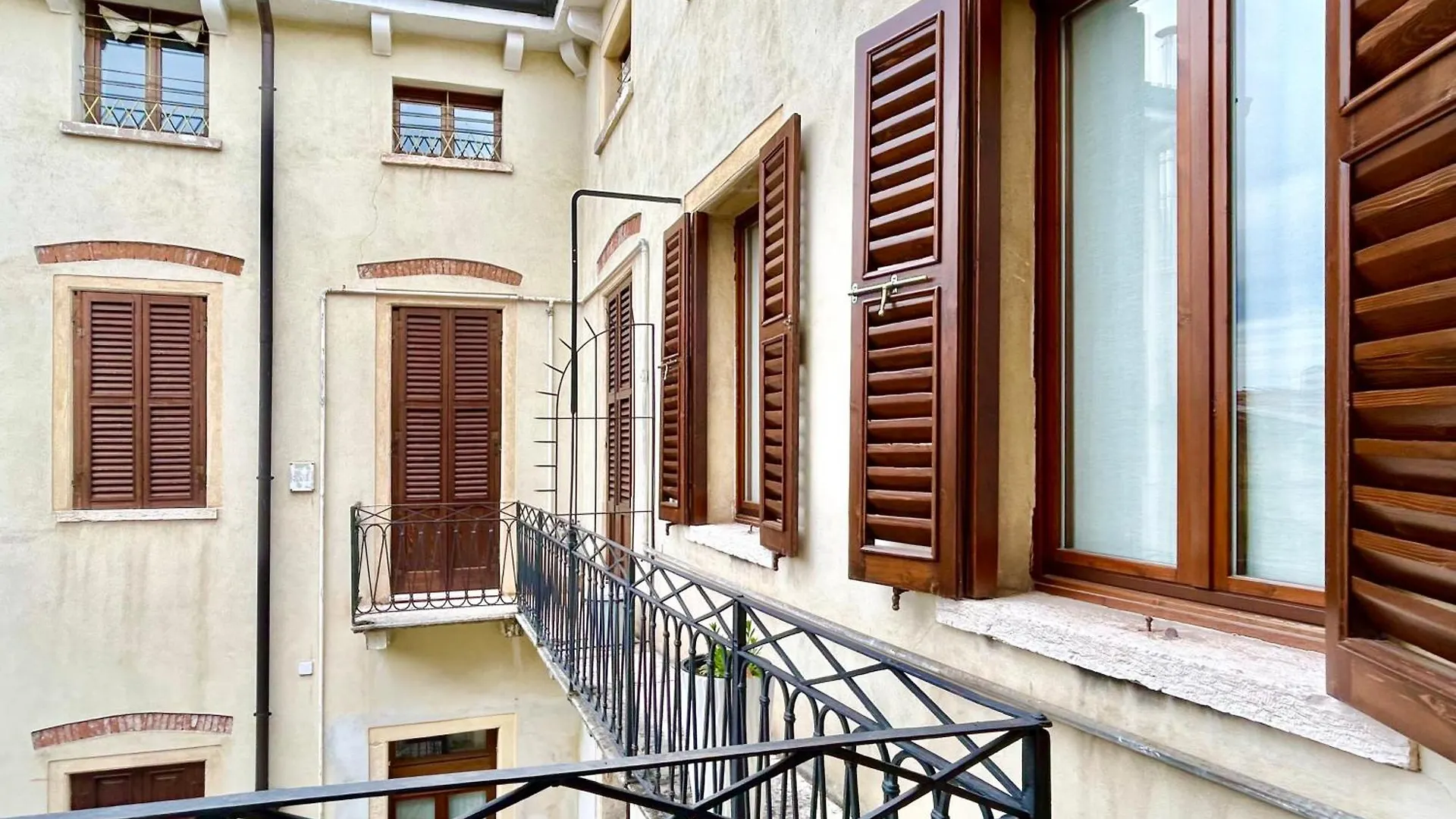 Gasthof Elle Palace - Simply Elegant Verona Italien