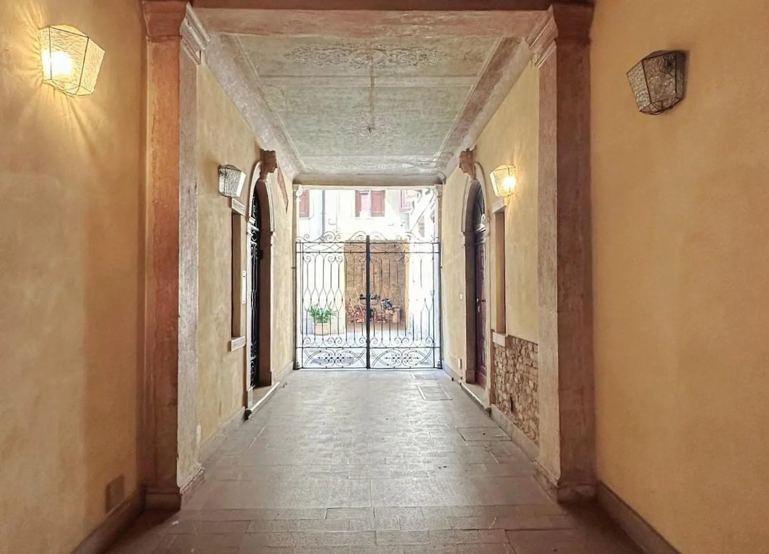 Elle Palace - Simply Elegant Verona Guest house